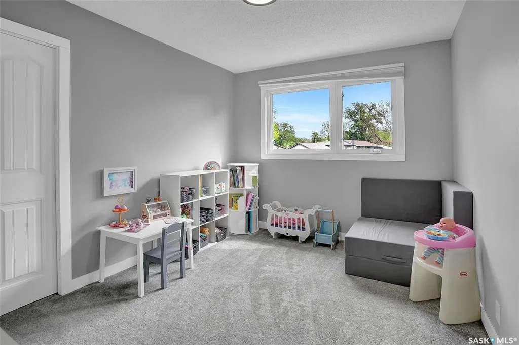 28 Pleasantview Bay Regina SK S4R 5H3