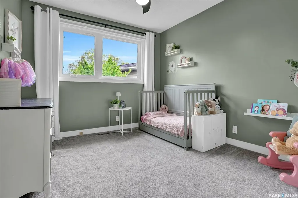 28 Pleasantview Bay Regina SK S4R 5H3