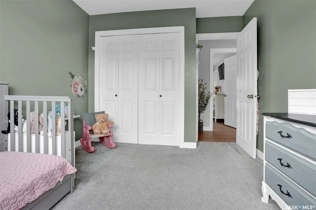 28 Pleasantview Bay Regina SK S4R 5H3