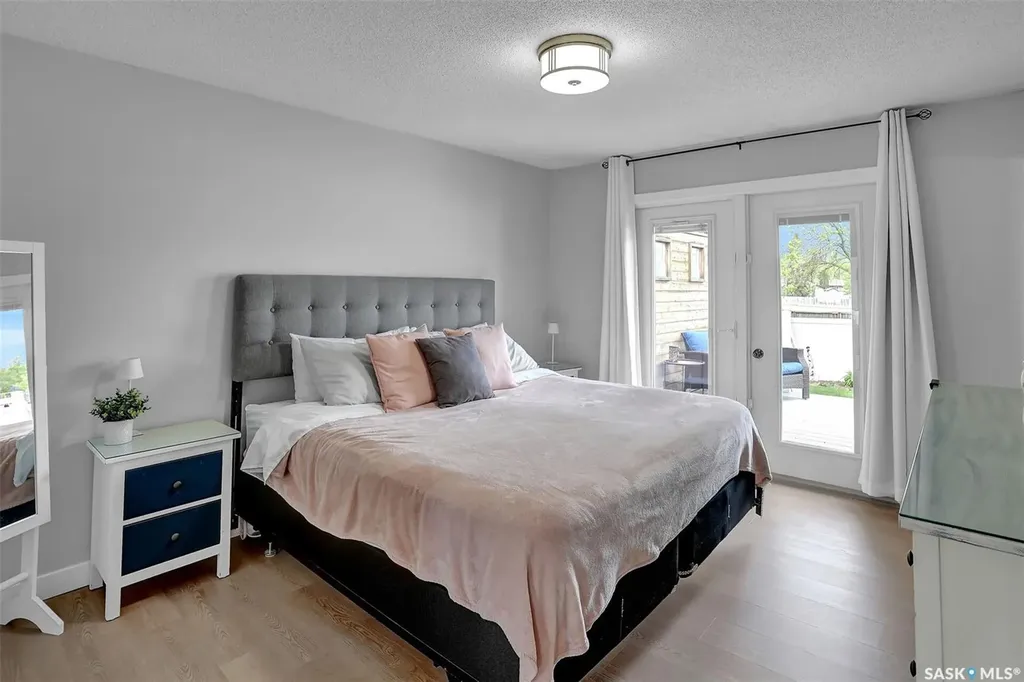 28 Pleasantview Bay Regina SK S4R 5H3