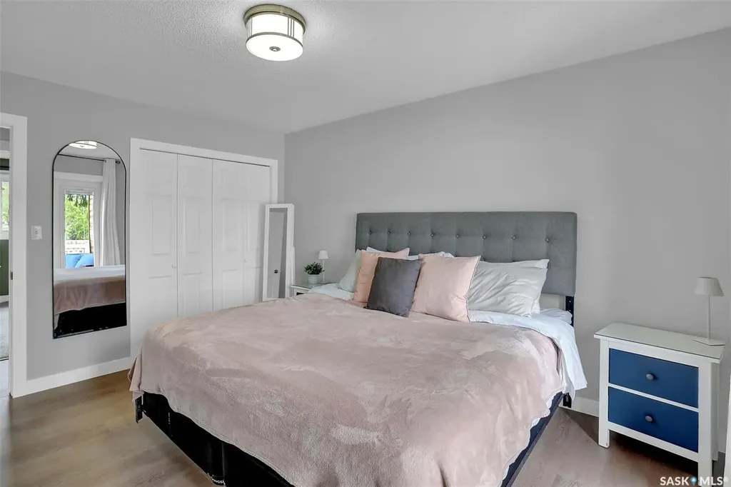 28 Pleasantview Bay Regina SK S4R 5H3