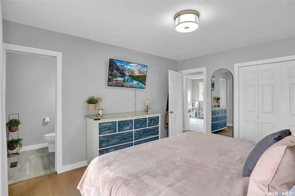 28 Pleasantview Bay Regina SK S4R 5H3
