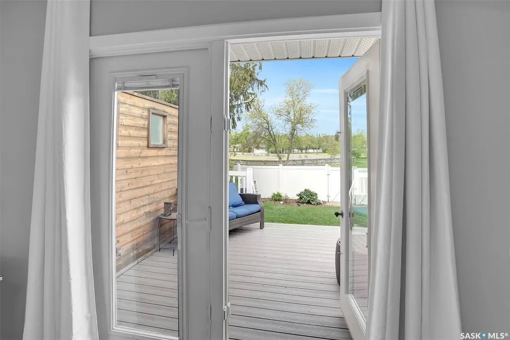 28 Pleasantview Bay Regina SK S4R 5H3