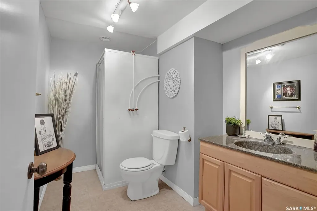 28 Pleasantview Bay Regina SK S4R 5H3