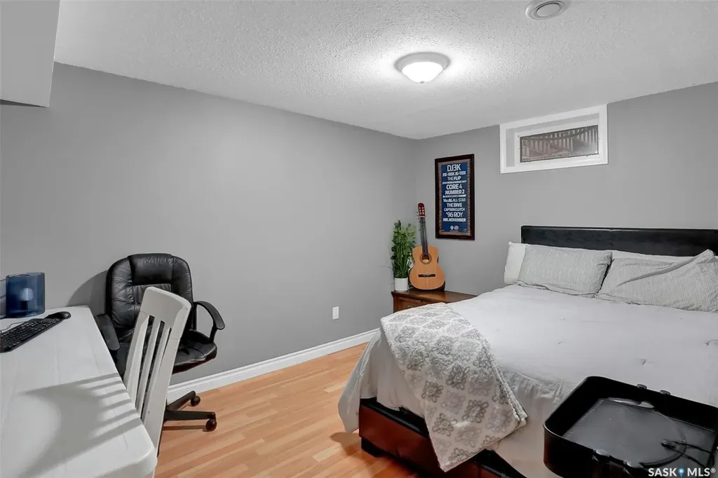 28 Pleasantview Bay Regina SK S4R 5H3