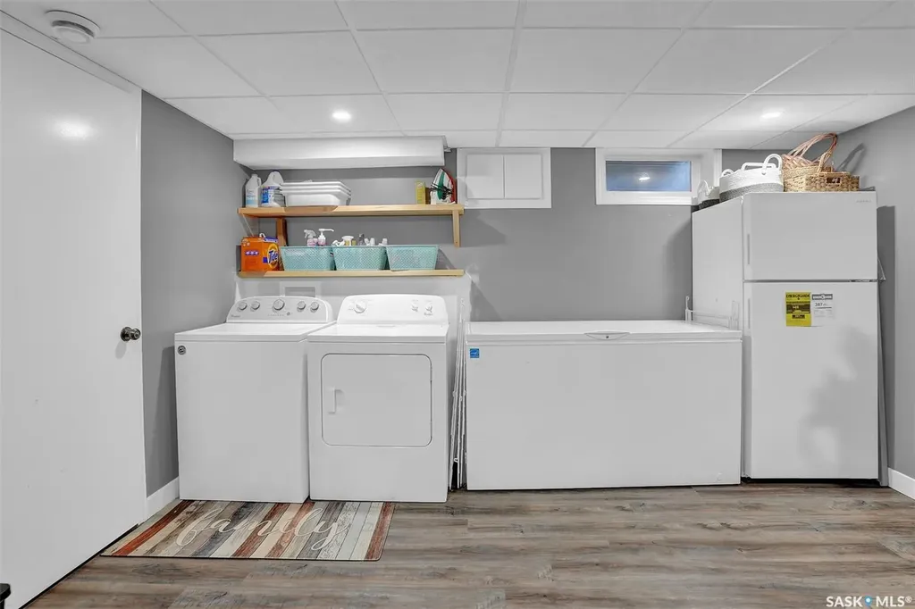 28 Pleasantview Bay Regina SK S4R 5H3