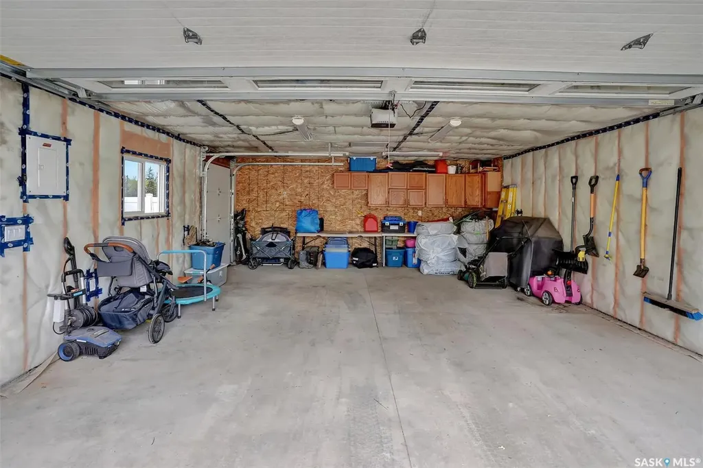 28 Pleasantview Bay Regina SK S4R 5H3
