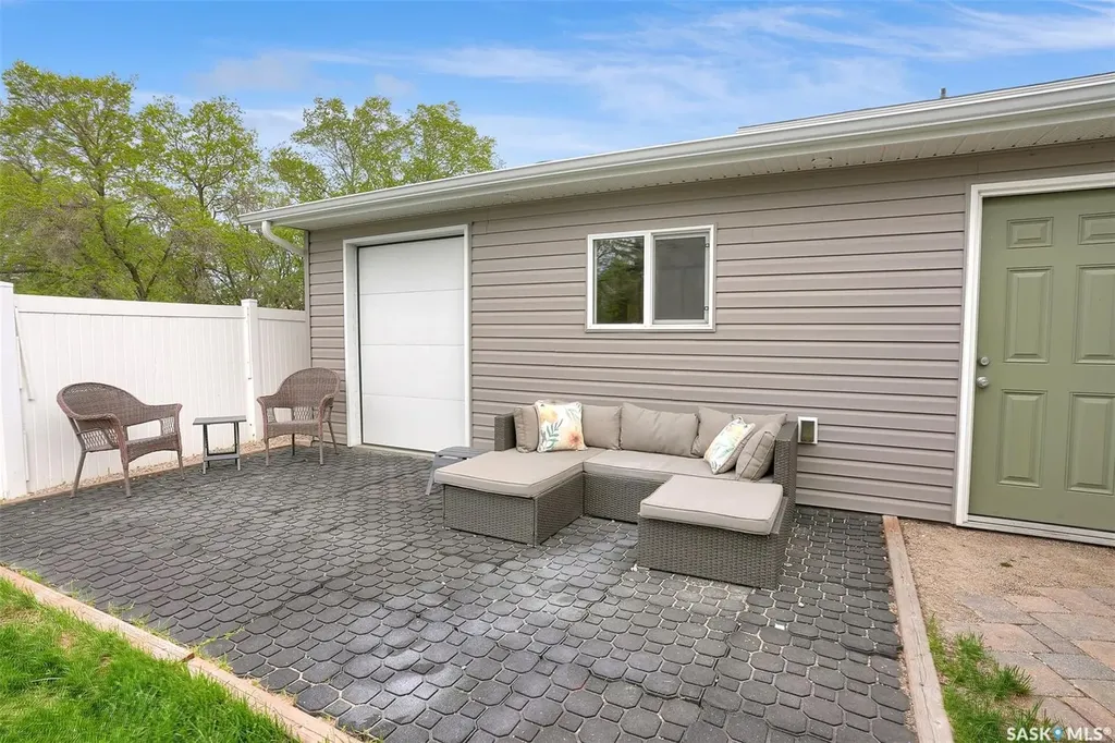28 Pleasantview Bay Regina SK S4R 5H3