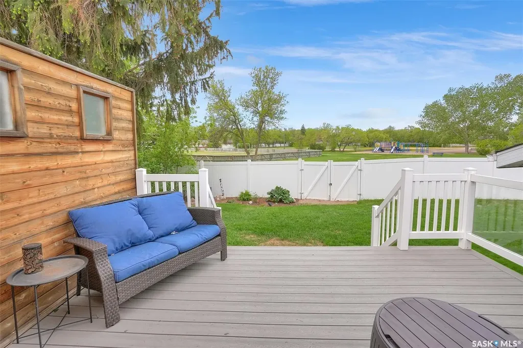 28 Pleasantview Bay Regina SK S4R 5H3