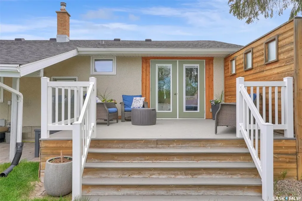 28 Pleasantview Bay Regina SK S4R 5H3