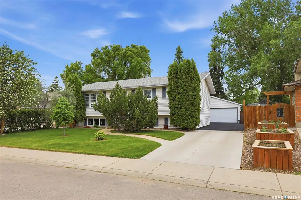 126 Candle Crescent Saskatoon SK S7K 5A2