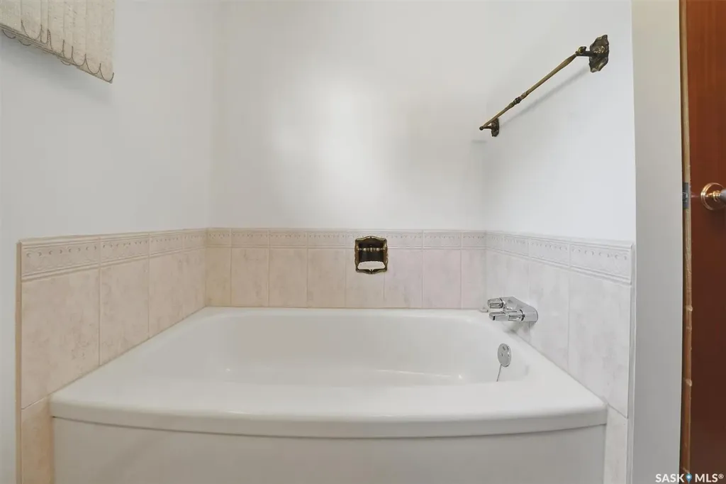 2705 37th Street W Saskatoon SK S7L 4E9