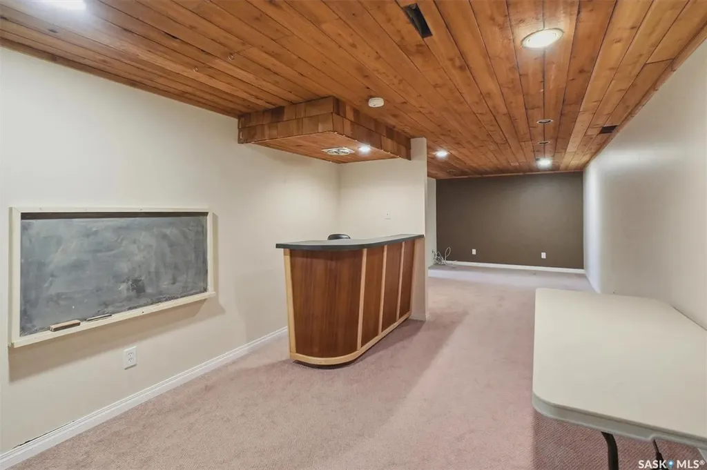 2705 37th Street W Saskatoon SK S7L 4E9