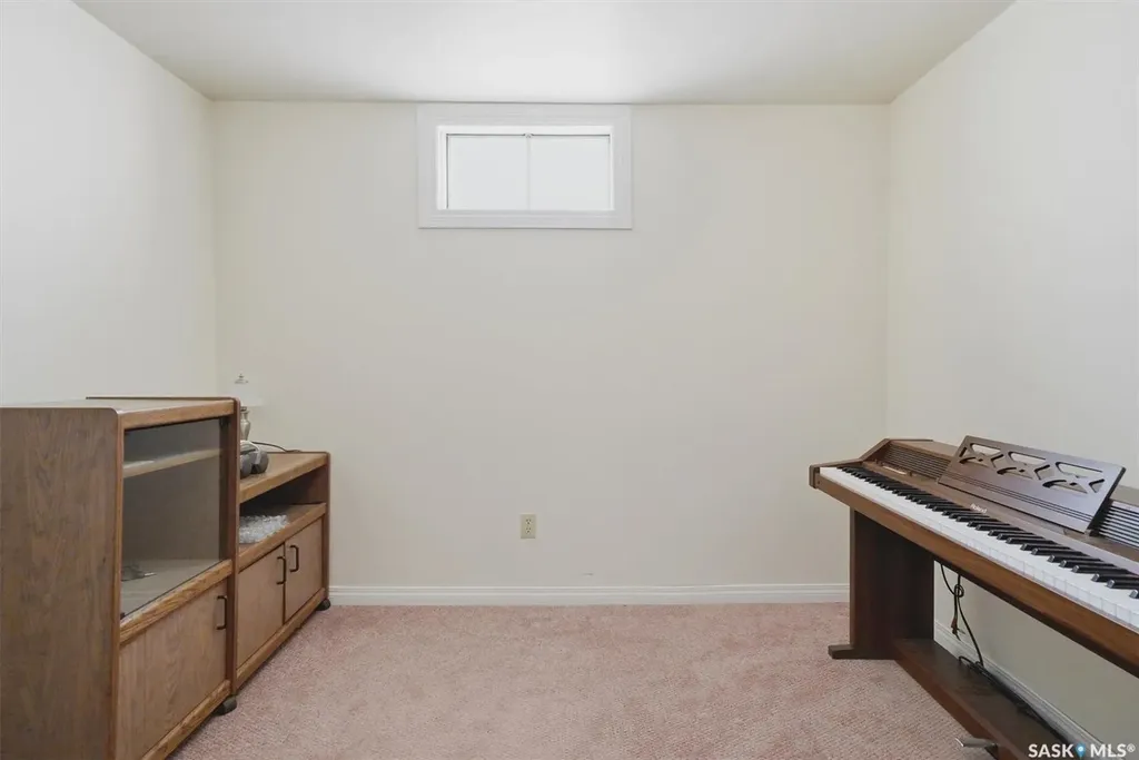 2705 37th Street W Saskatoon SK S7L 4E9