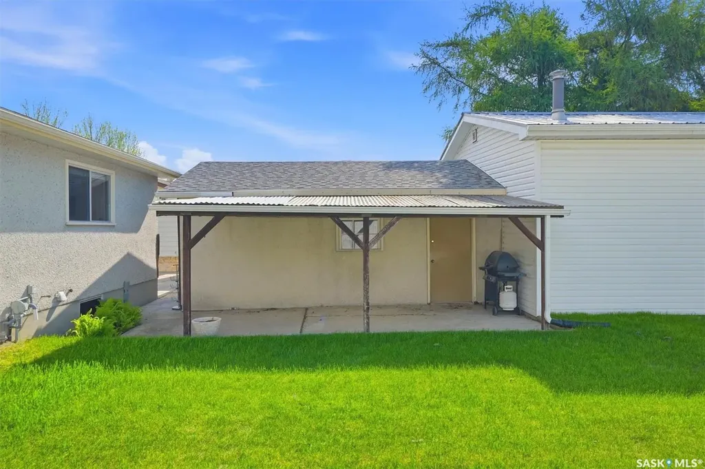 2705 37th Street W Saskatoon SK S7L 4E9