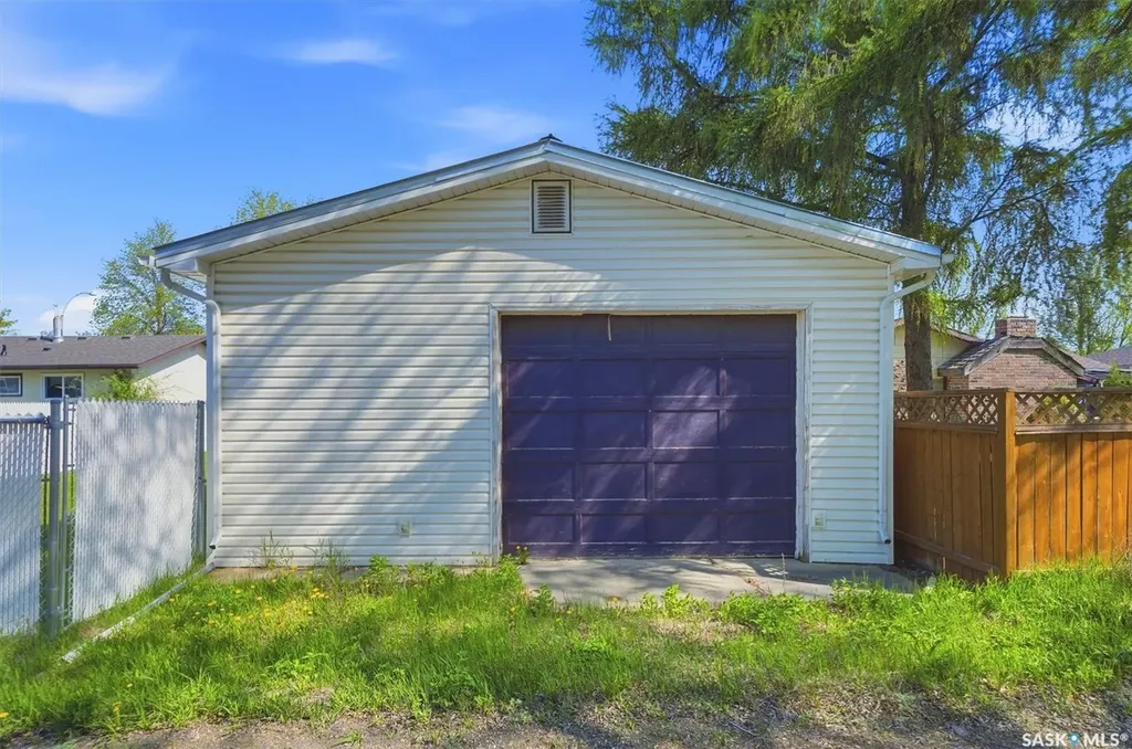 2705 37th Street W Saskatoon SK S7L 4E9