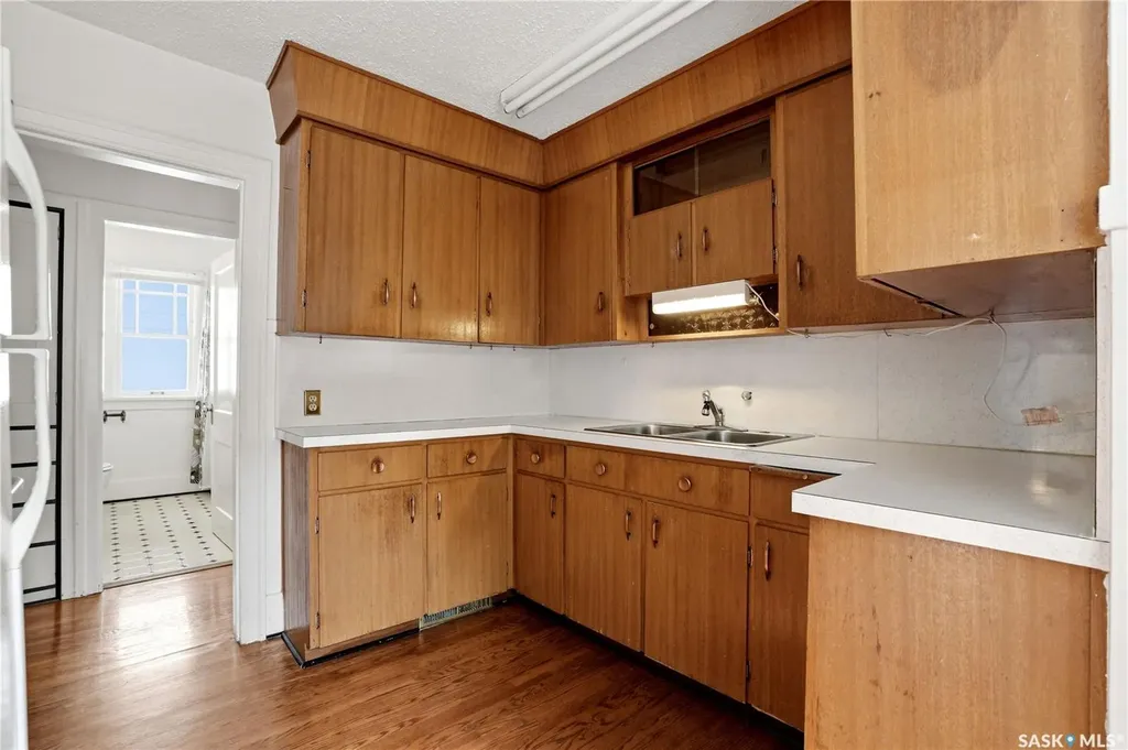 525 5th Street E Saskatoon SK S7H 1G2