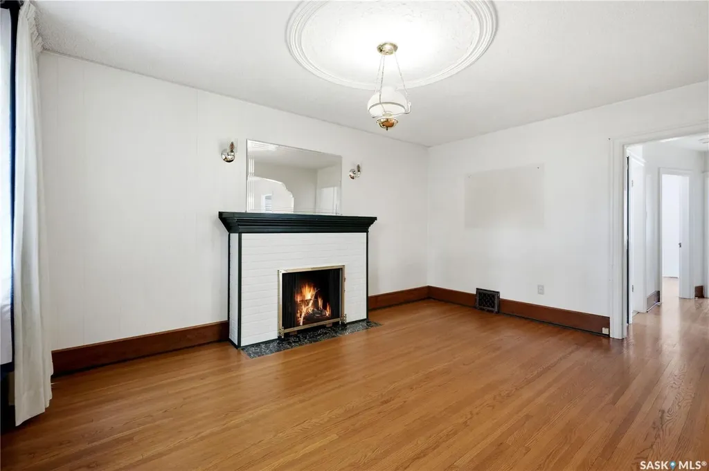 525 5th Street E Saskatoon SK S7H 1G2