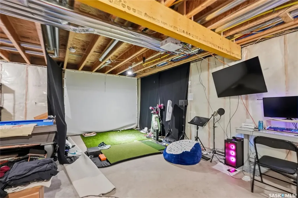 160 Thakur Street Saskatoon SK S7W 1C4