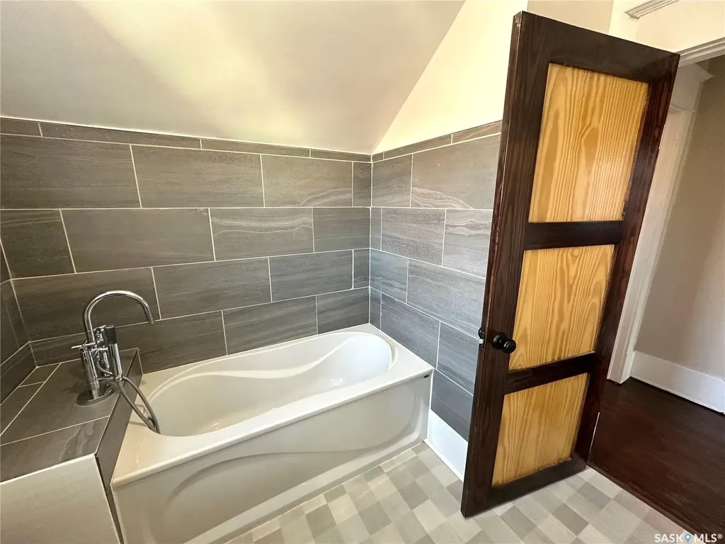 1372 98th Street North Battleford SK S9A 0M2