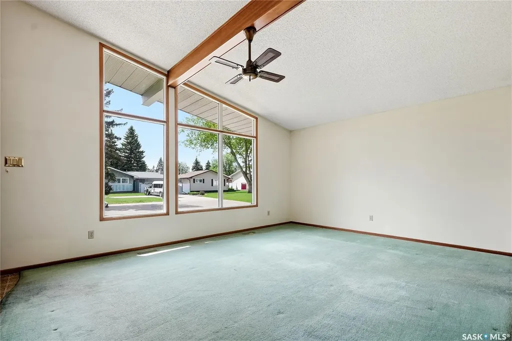54 St Lawrence Crescent Saskatoon SK S7K 1G5