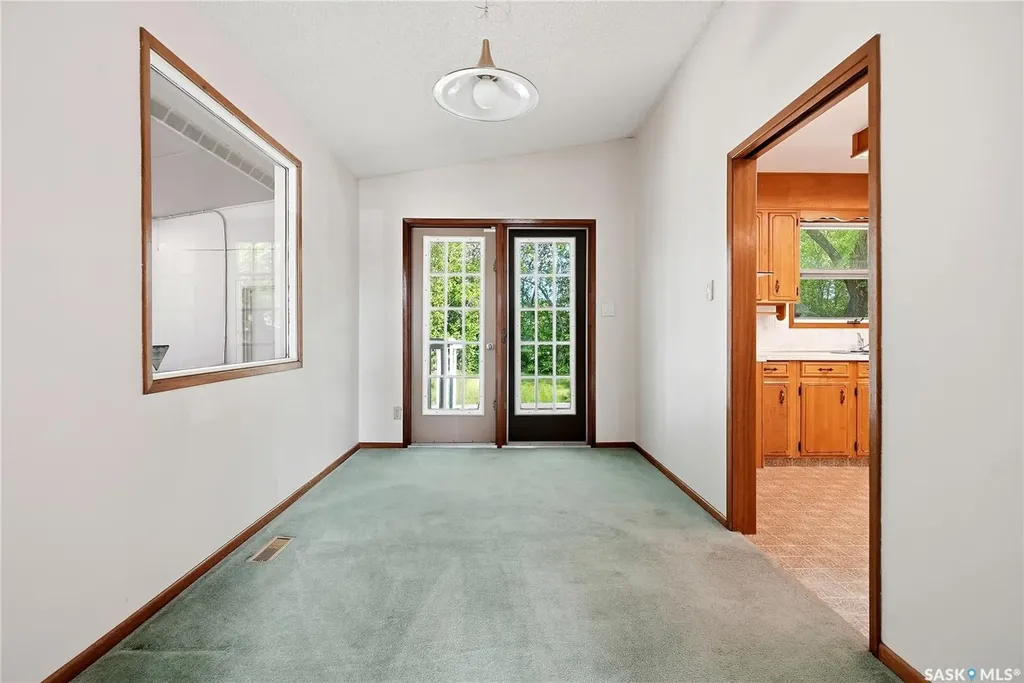 54 St Lawrence Crescent Saskatoon SK S7K 1G5