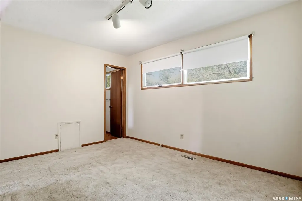 54 St Lawrence Crescent Saskatoon SK S7K 1G5