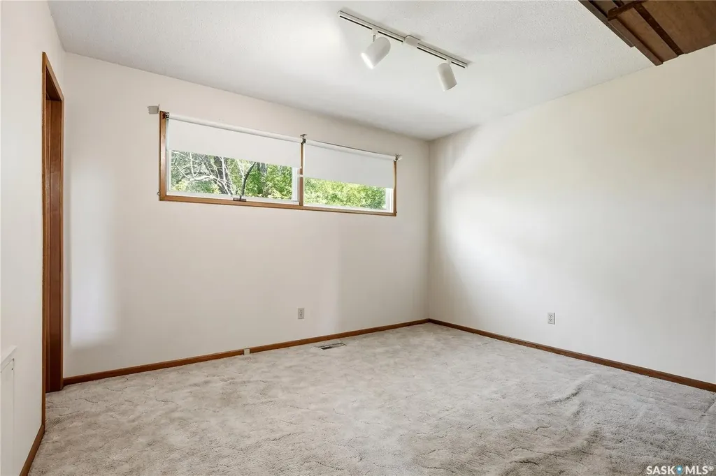 54 St Lawrence Crescent Saskatoon SK S7K 1G5