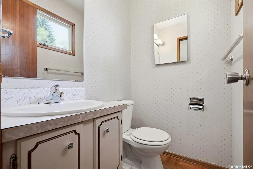 54 St Lawrence Crescent Saskatoon SK S7K 1G5