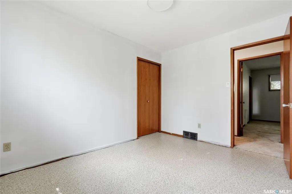 54 St Lawrence Crescent Saskatoon SK S7K 1G5