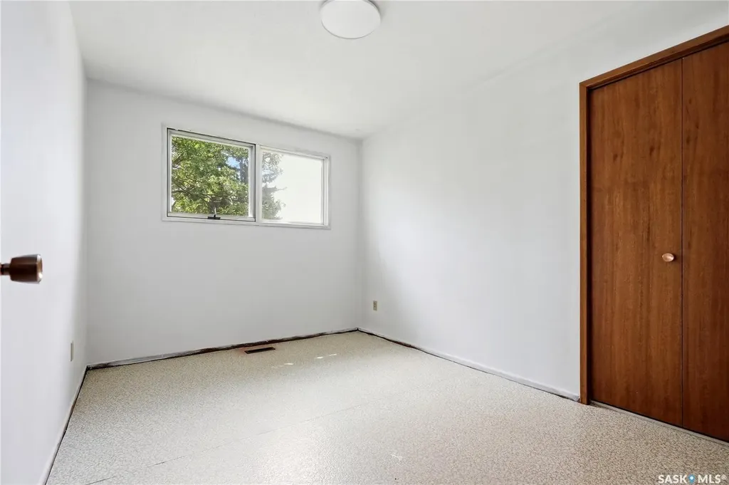 54 St Lawrence Crescent Saskatoon SK S7K 1G5