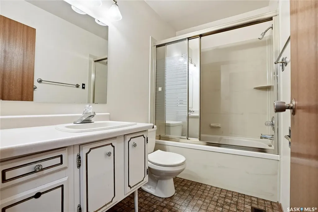 54 St Lawrence Crescent Saskatoon SK S7K 1G5
