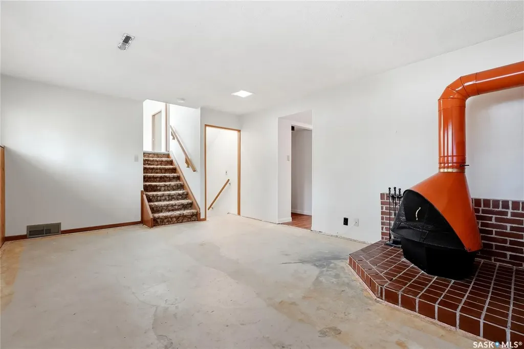 54 St Lawrence Crescent Saskatoon SK S7K 1G5