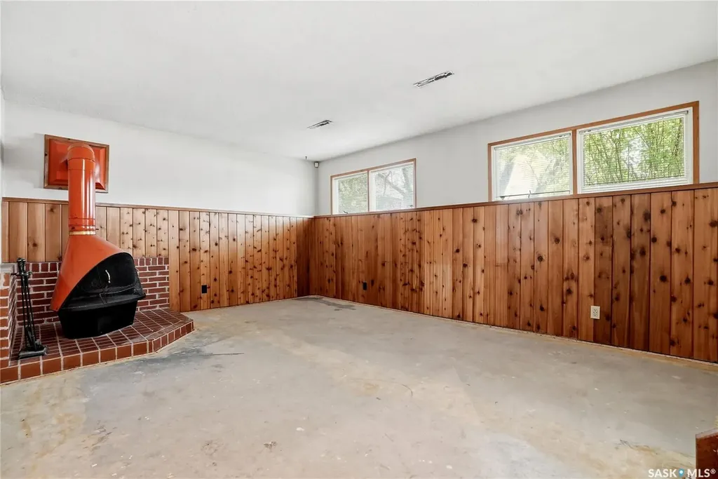 54 St Lawrence Crescent Saskatoon SK S7K 1G5