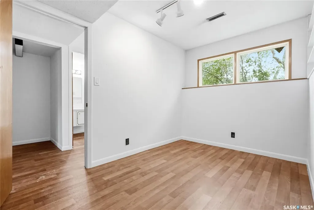 54 St Lawrence Crescent Saskatoon SK S7K 1G5
