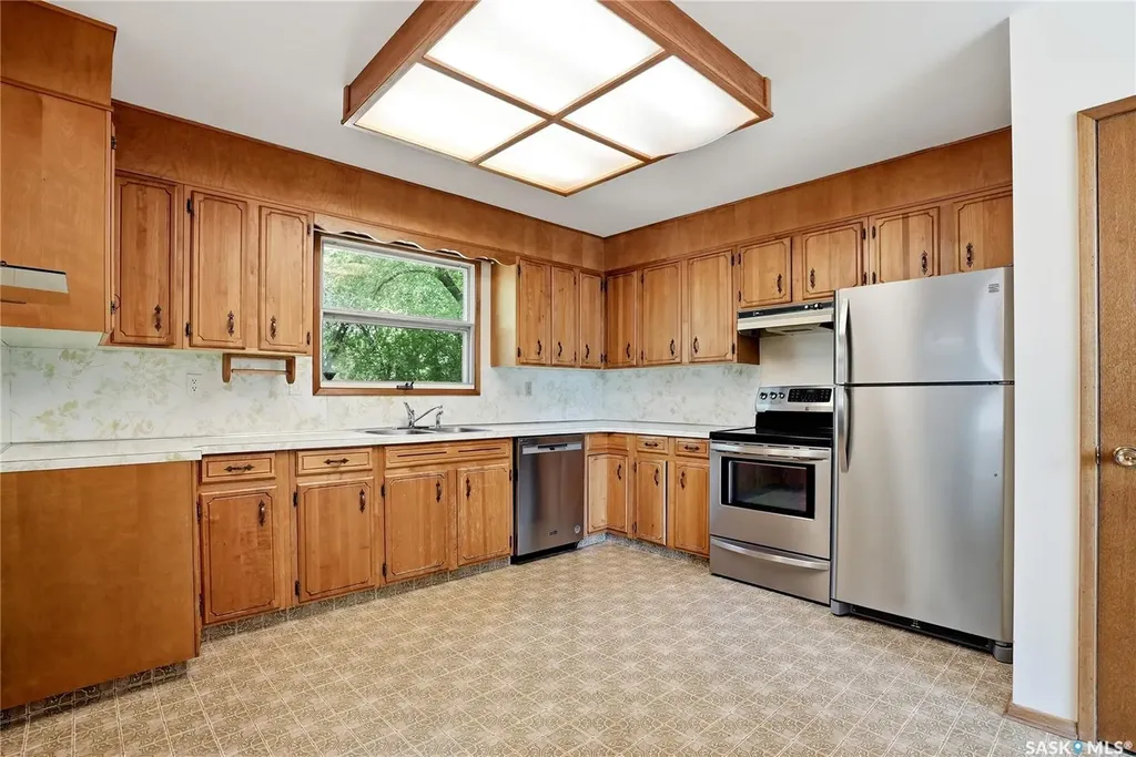 54 St Lawrence Crescent Saskatoon SK S7K 1G5