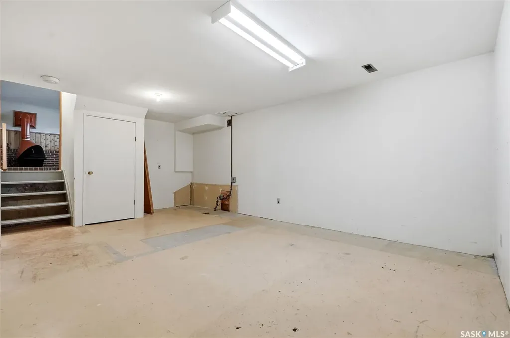 54 St Lawrence Crescent Saskatoon SK S7K 1G5