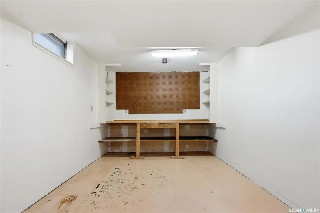 54 St Lawrence Crescent Saskatoon SK S7K 1G5