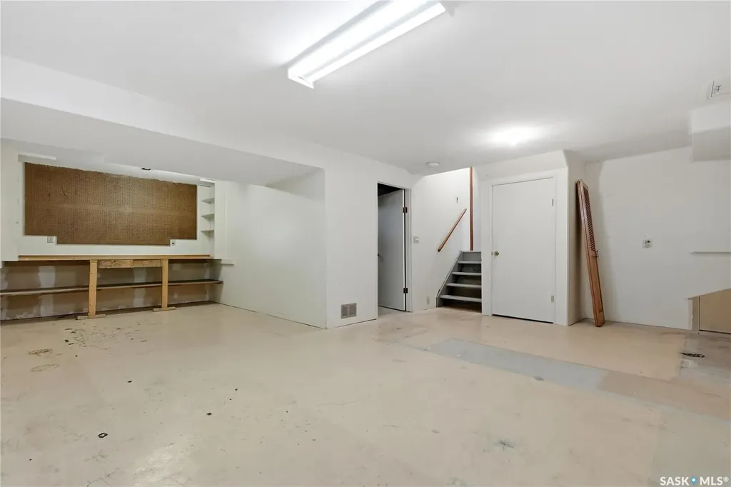 54 St Lawrence Crescent Saskatoon SK S7K 1G5