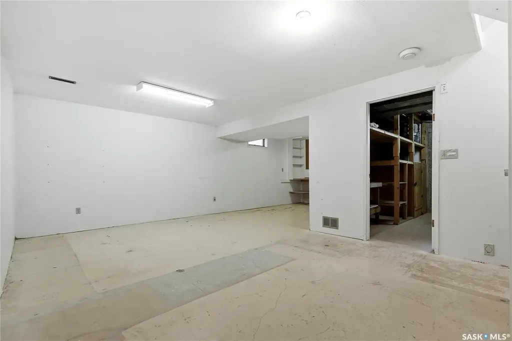 54 St Lawrence Crescent Saskatoon SK S7K 1G5