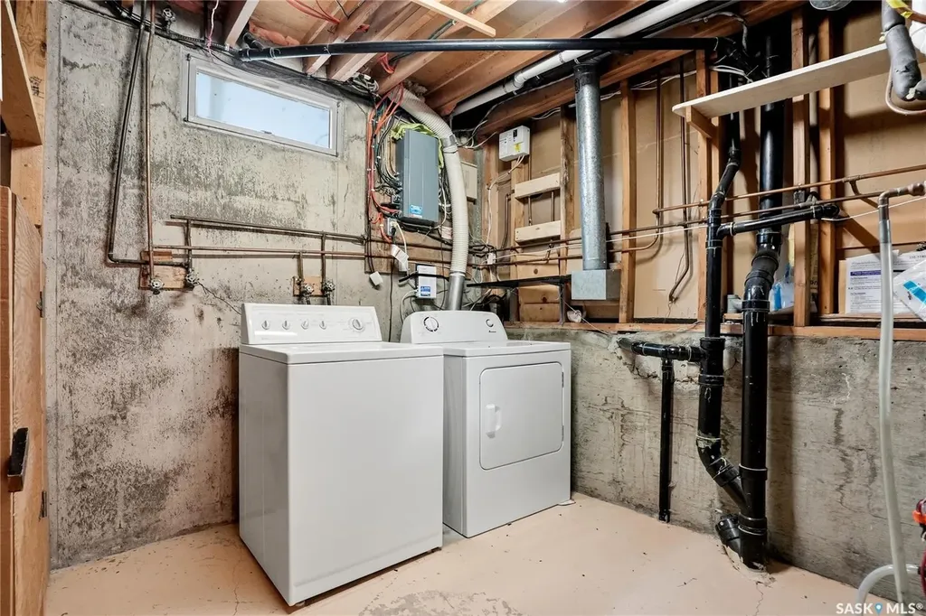 54 St Lawrence Crescent Saskatoon SK S7K 1G5