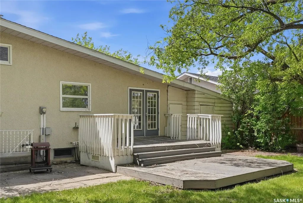 54 St Lawrence Crescent Saskatoon SK S7K 1G5