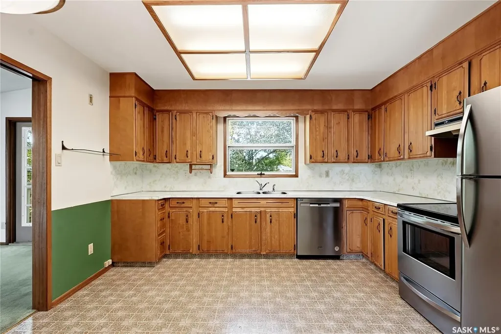 54 St Lawrence Crescent Saskatoon SK S7K 1G5