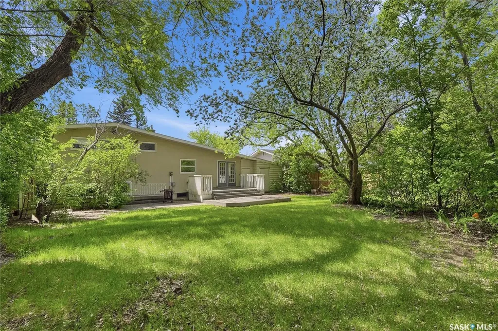 54 St Lawrence Crescent Saskatoon SK S7K 1G5