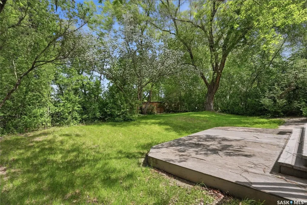 54 St Lawrence Crescent Saskatoon SK S7K 1G5
