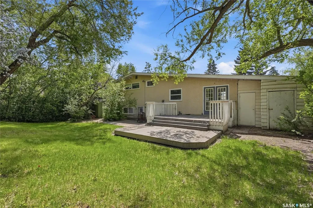 54 St Lawrence Crescent Saskatoon SK S7K 1G5