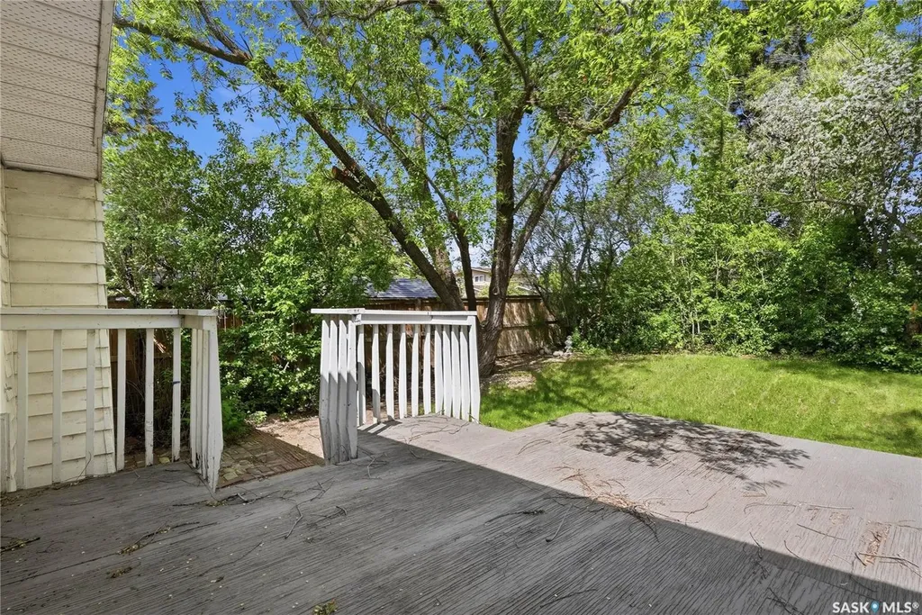 54 St Lawrence Crescent Saskatoon SK S7K 1G5