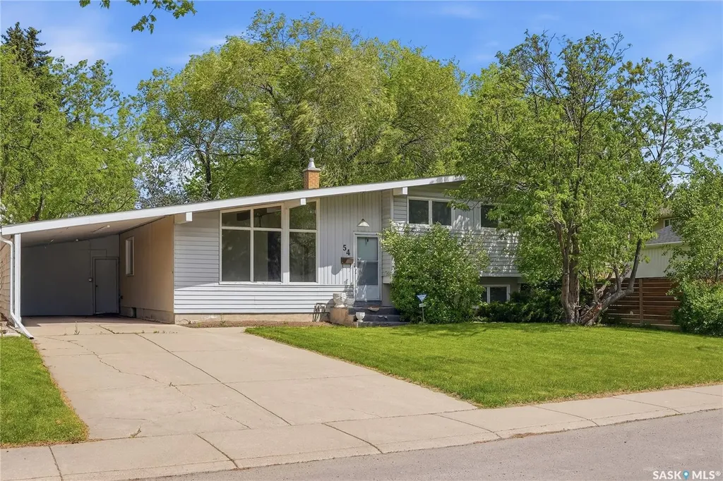 54 St Lawrence Crescent Saskatoon SK S7K 1G5