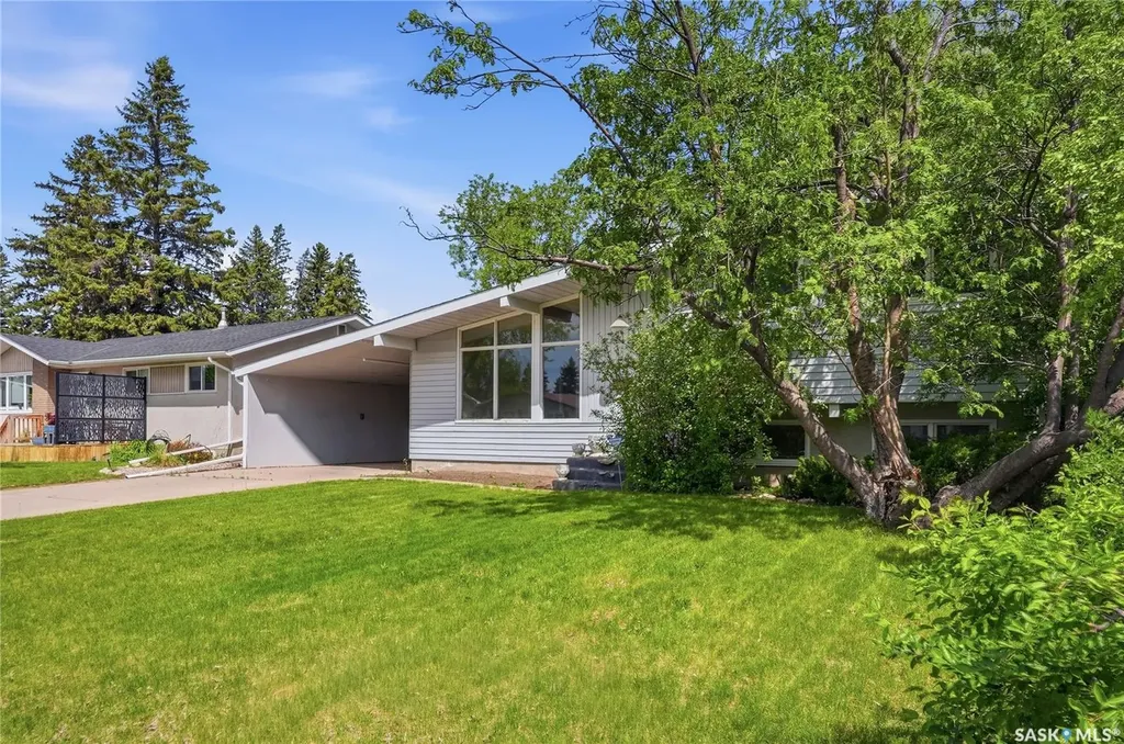 54 St Lawrence Crescent Saskatoon SK S7K 1G5