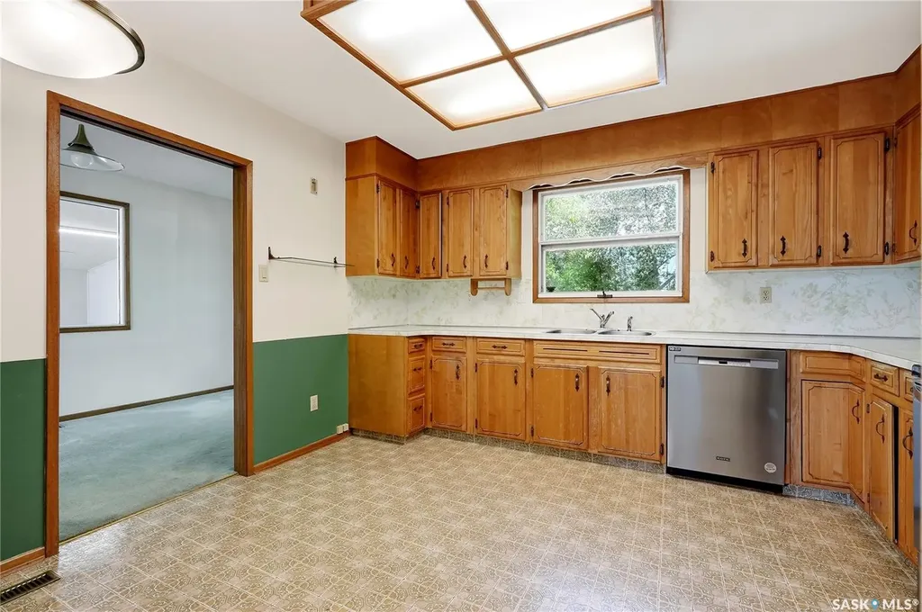 54 St Lawrence Crescent Saskatoon SK S7K 1G5